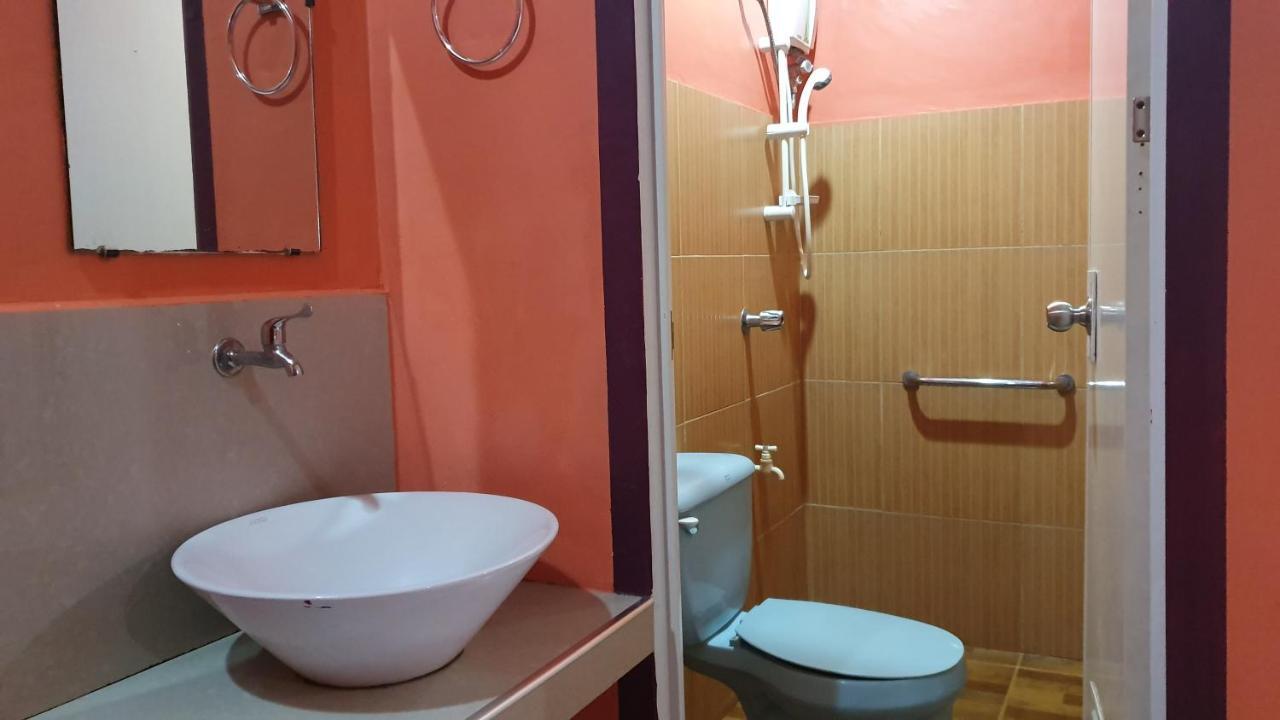 El Moro Beach Resort (Adults Only) Balabag  Екстериор снимка